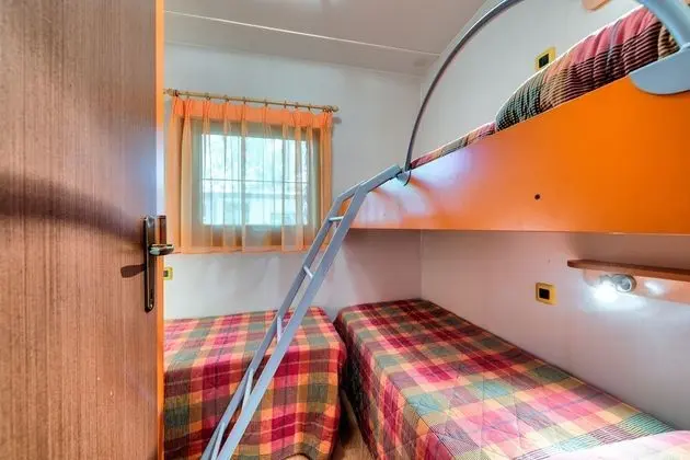 Family Karavan (3 Adults + 2 Children)