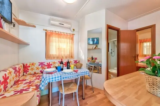 Family Karavan (3 Adults + 2 Children)