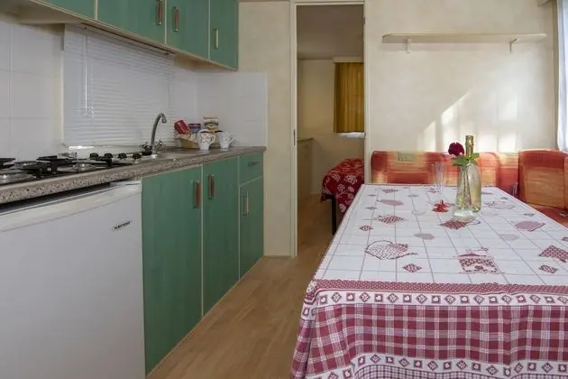 Karavan, 2 Yatak Odası, Küçük Mutfak (Shell)