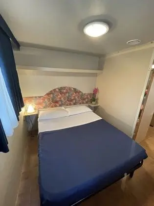 Standard Karavan, Teras