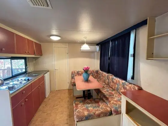 Standard Karavan, Teras