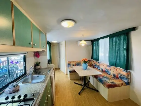 Standard Karavan, Teras