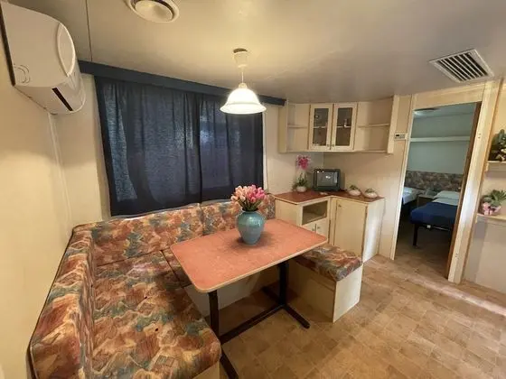 Standard Karavan, Teras