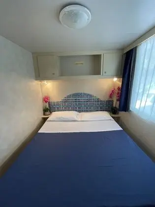 Superior Karavan, Teras