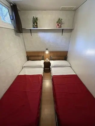 Superior Karavan, Teras