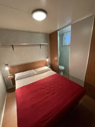 Superior Karavan, Teras