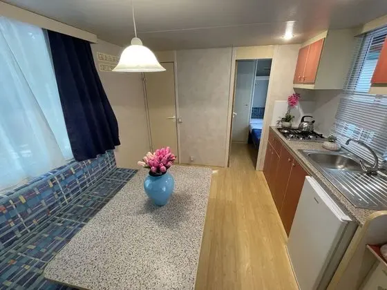 Superior Karavan, Teras