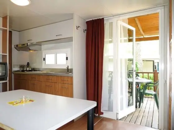 Superior Karavan, Teras