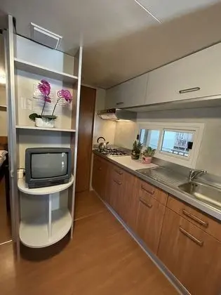 Superior Karavan, Teras