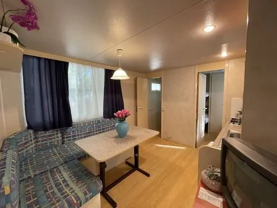 Superior Karavan, Teras