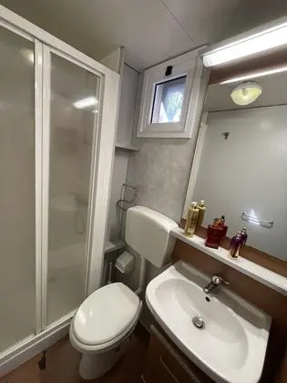 Superior Karavan, Teras