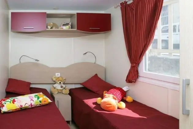 Superior Karavan, 2 Yatak Odası, 2 Banyolu, Havuz Kenarı