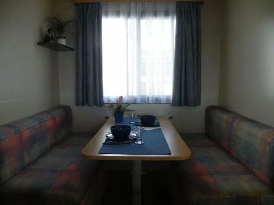 Karavan, 1 Büyük (Queen) Boy Yatak ve Çekyat, Veranda (ADRIA)