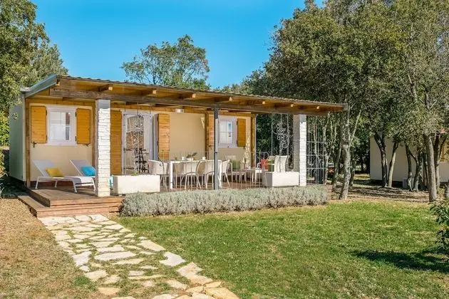 Deluxe Karavan, Teras