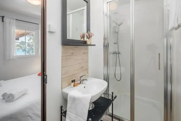 Deluxe Karavan, Teras