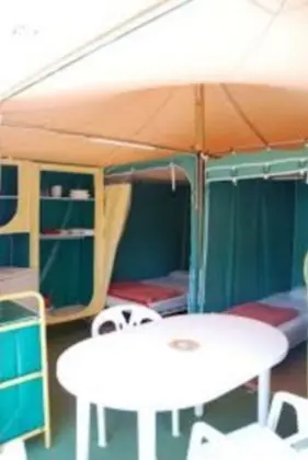 Çadır (sans sanitaires et sans eau)