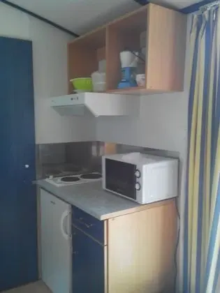 Karavan (sans sanitaires et sans eau)