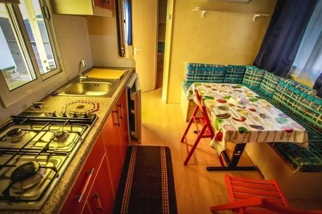 Karavan (4 + 1)
