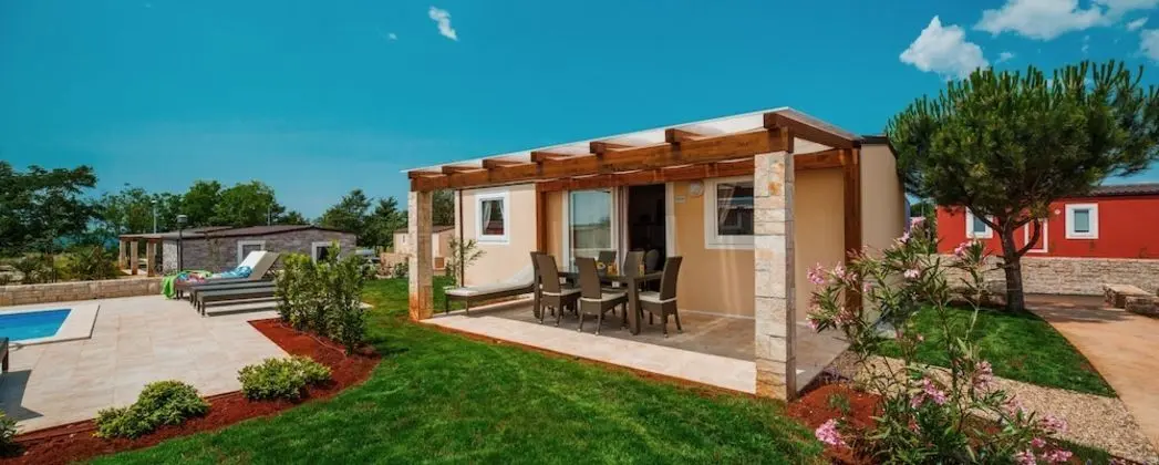 Superior Karavan, Teras