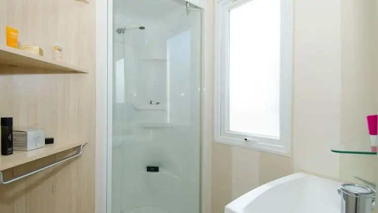 Karavan, 2 Yatak Odası, Dağ Manzaralı (Queen)