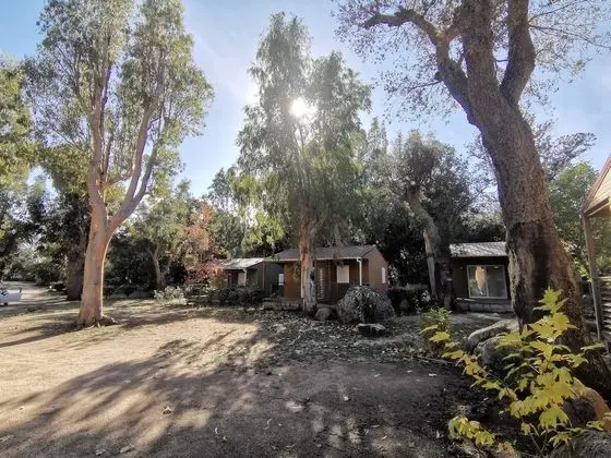 Dağ Evi, Banyolu/Duşlu (ombragés)