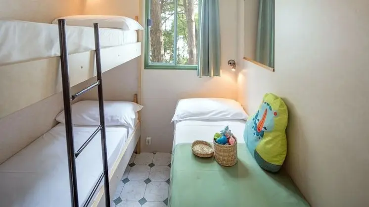 Basic Karavan (3 Adults + 2 Children)