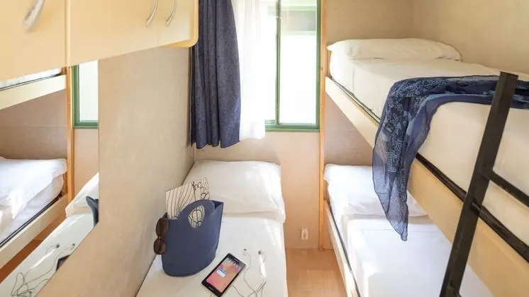 Standard Karavan (5 People with Air Conditioning)