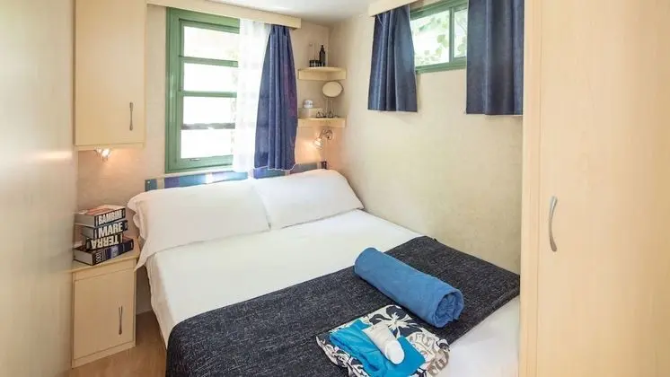 Standard Karavan (5 People with Air Conditioning)