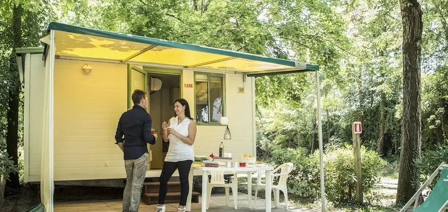 Standard Karavan (5 People with Air Conditioning)