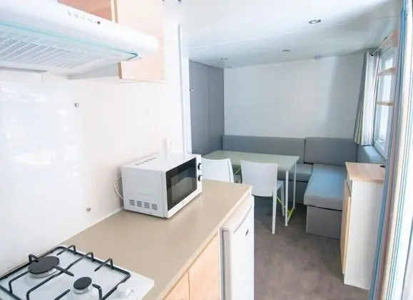 Karavan (2 adults + 2 children - A/C)