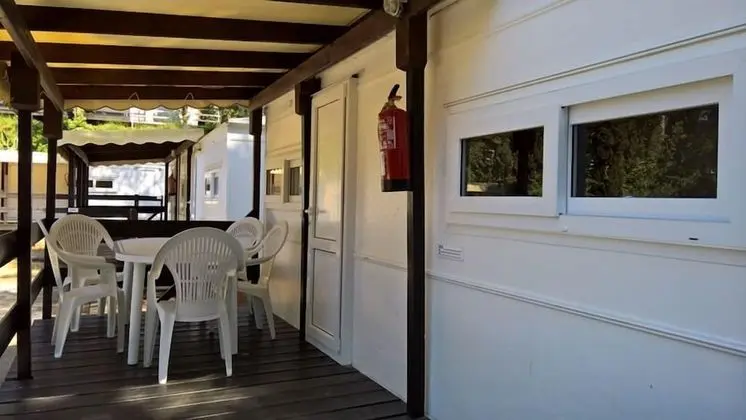 Karavan (4 adults + 2 children)
