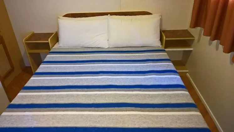 Karavan (4 adults + 2 children)