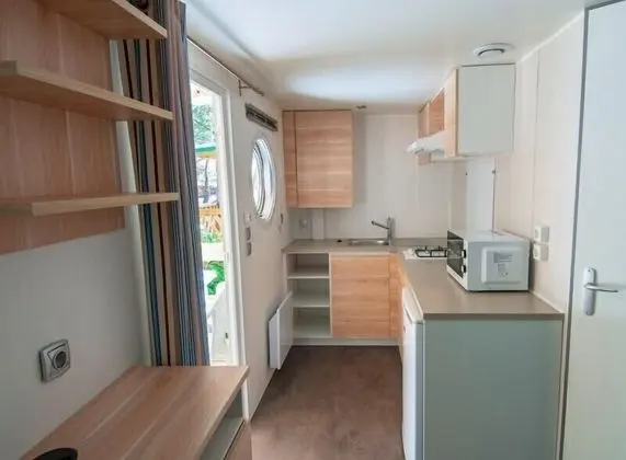 Karavan (4 adults + 2 children)