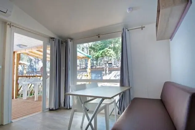 Karavan (4 adults + 2 children - A/C)