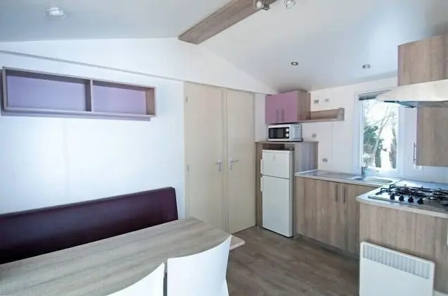 Karavan (4 adults + 2 children - A/C)
