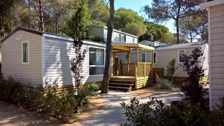 Karavan (4 adults + 2 children - A/C)