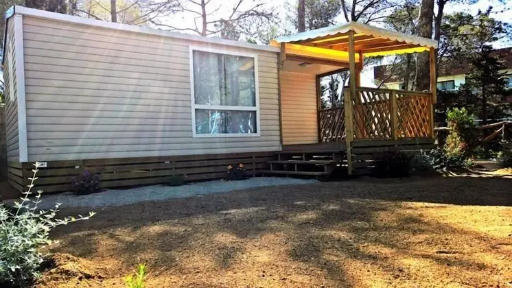 Karavan (4 adults + 2 children - A/C)