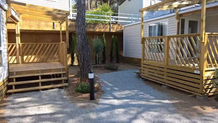 Karavan (4 adults + 2 children - A/C)