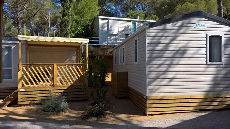 Karavan (4 adults + 2 children - A/C)