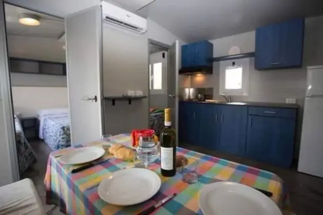 Luxury Karavan (6 people Tucano)(Beach Access)