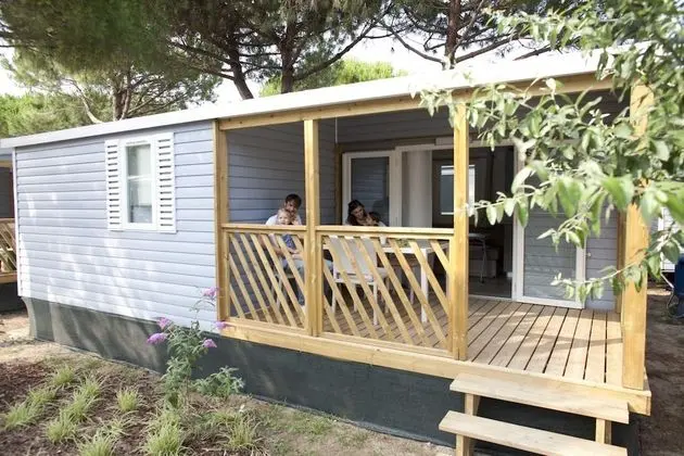 Karavan (2 adults and 2 children)