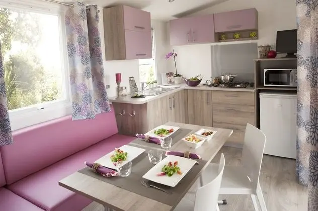 Karavan (2 adults and 2 children)