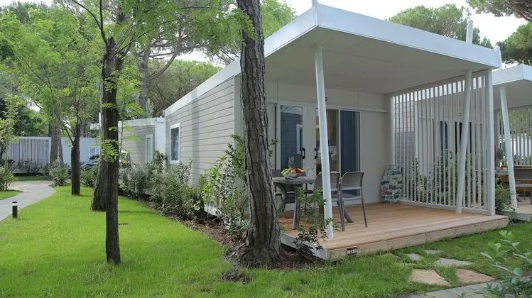 Karavan (2 adults)