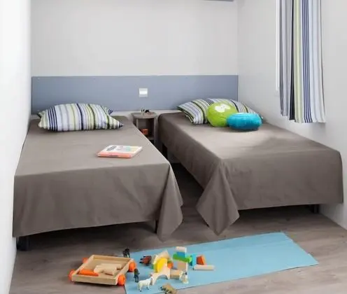 Karavan (2 adults)