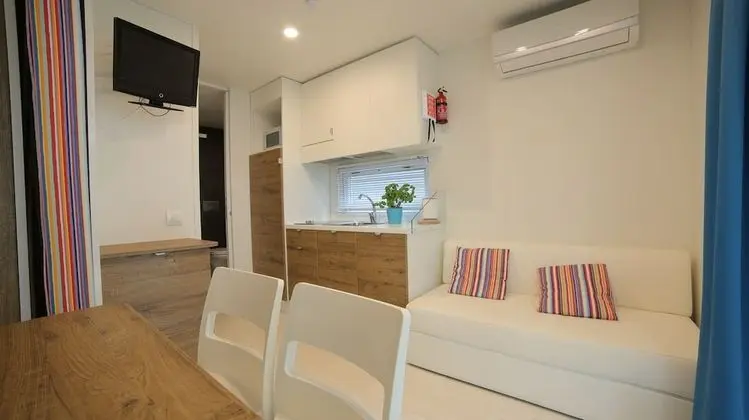 Karavan (2 adults)