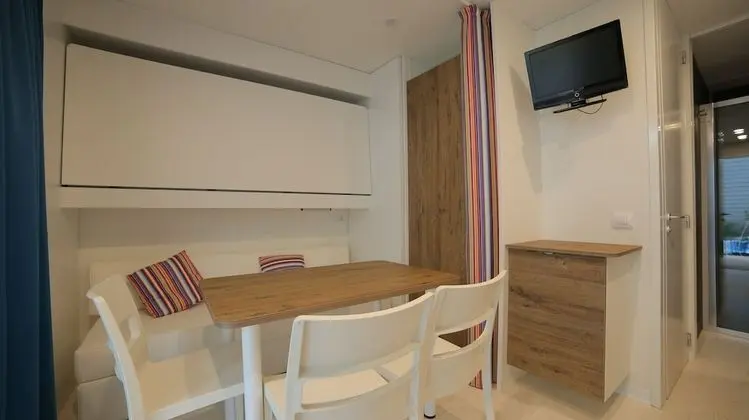Karavan (2 adults)