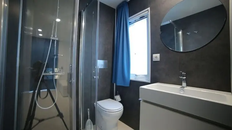 Karavan (2 adults)