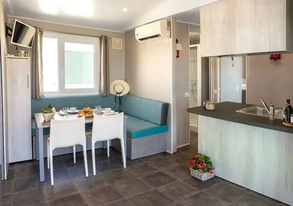 Karavan, Birden Çok Yatak, 2 Banyolu, Plaj Kenarı