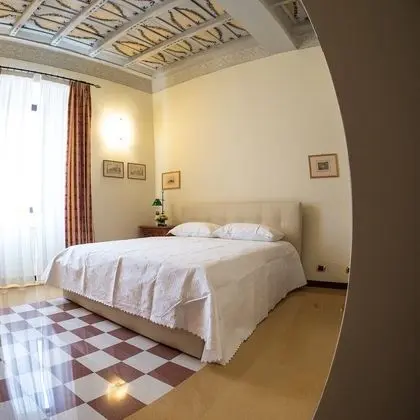 Royal Tek Büyük Yataklı Oda