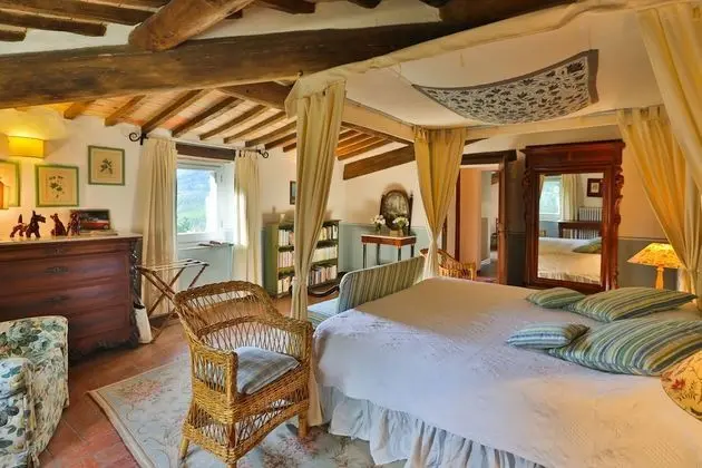 Traditional Tek Büyük Yataklı Oda